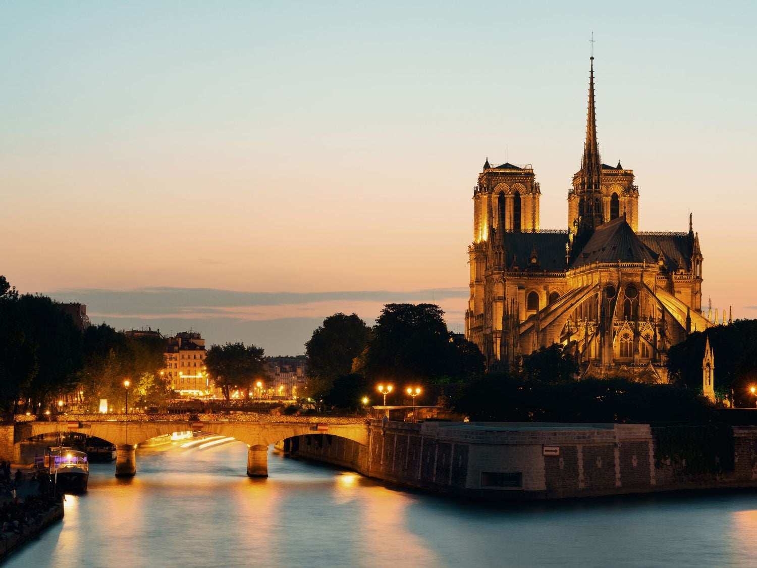 Visiter Notre-Dame de Paris : horaires, accès, conseils (2026) - NOTRE-DAME.ORG